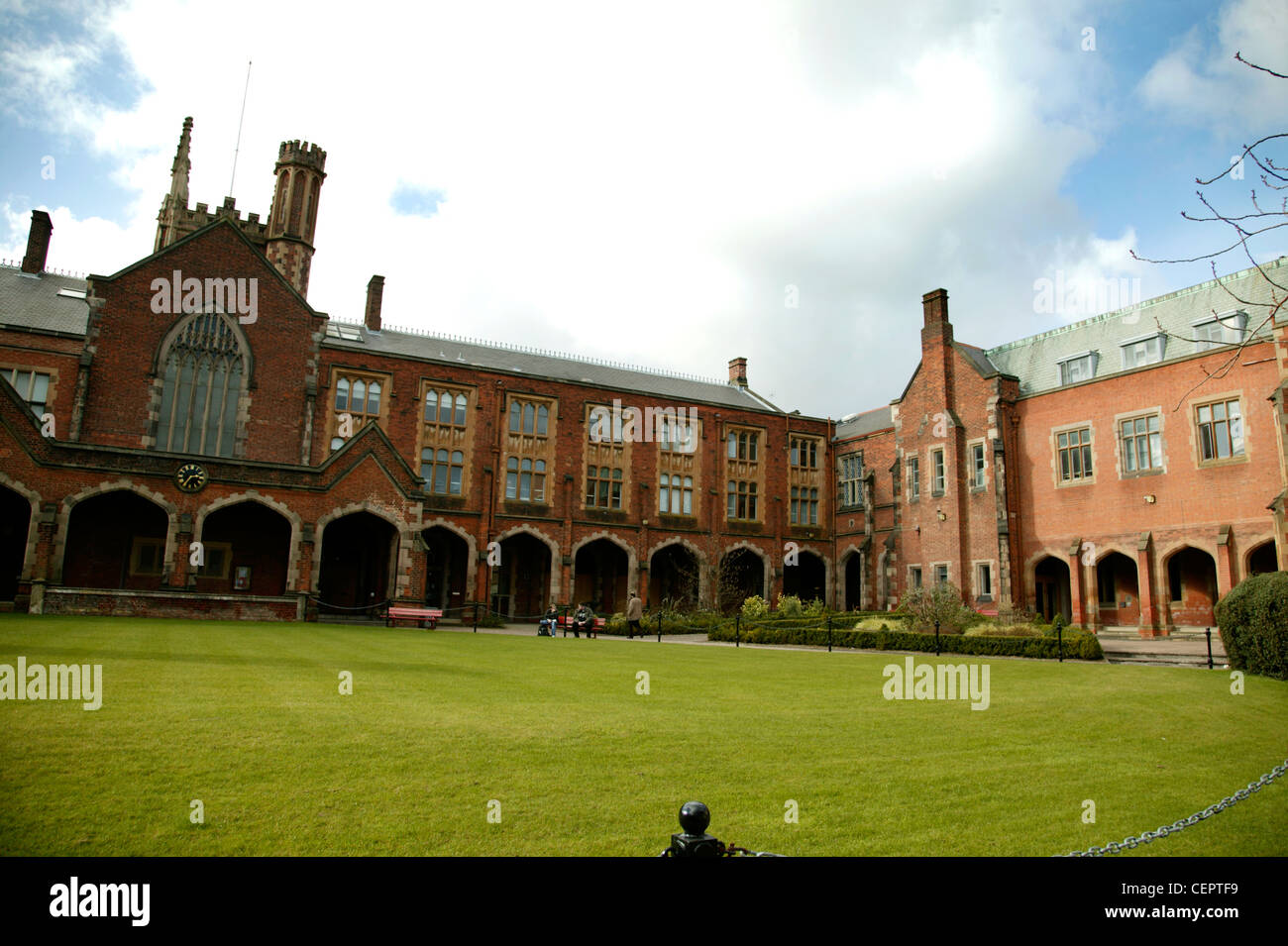 Außenansicht von der Queens University Belfast und ihrer Begründung. Stockfoto