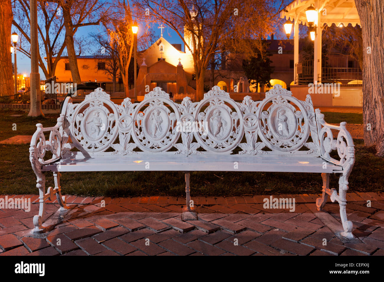 Alte Stadt Plaza Schmiedeeisen Bank, Albuquerque Stockfoto