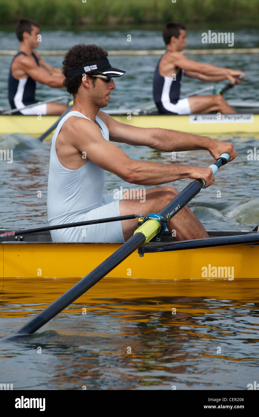 Der Start eines Rennens auf der jährlichen Henley Royal Regatta. Stockfoto