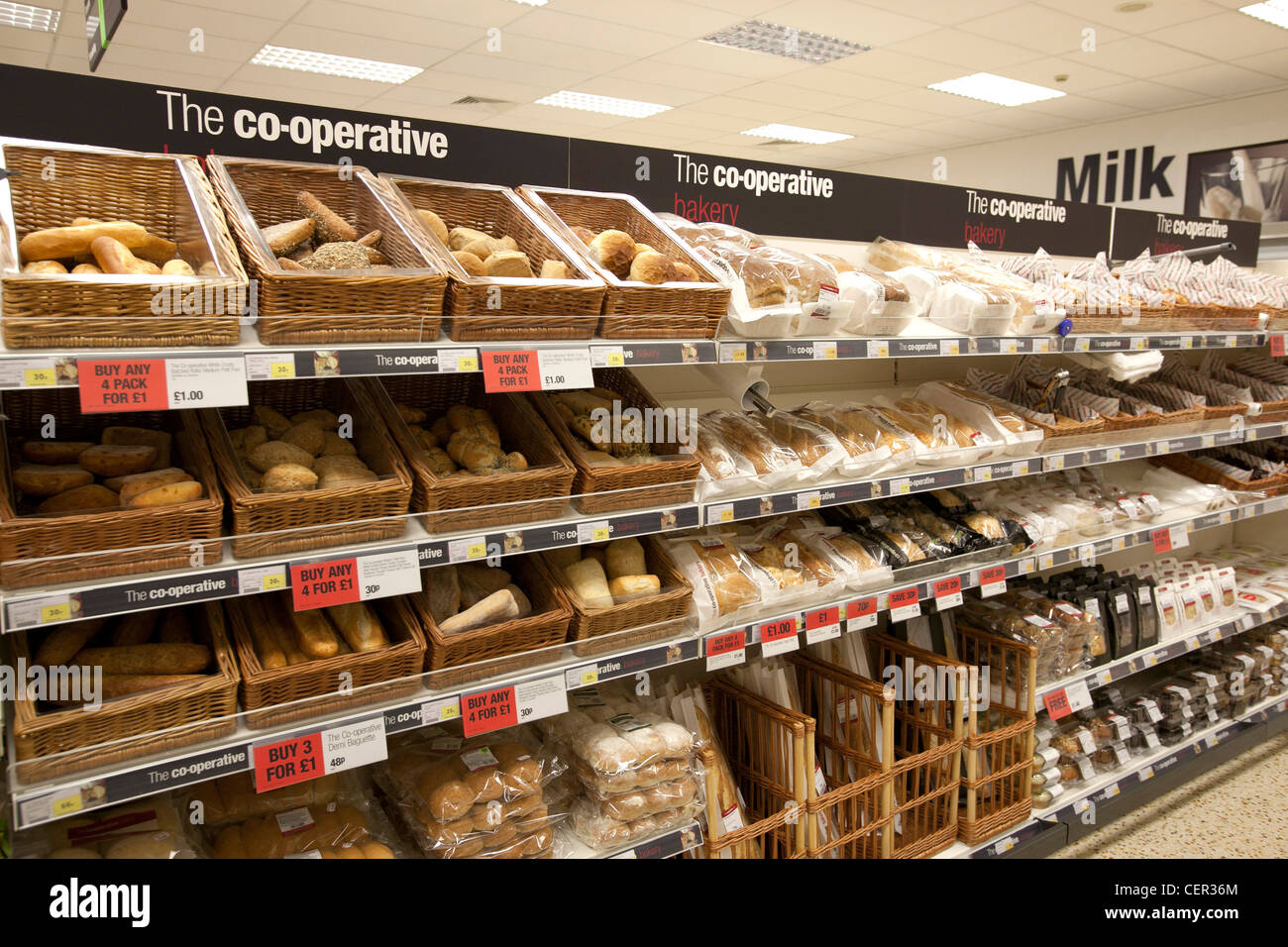 Interieur zeigt in Penkridge Co-Operative Geschäft, Staffordshire. Stockfoto