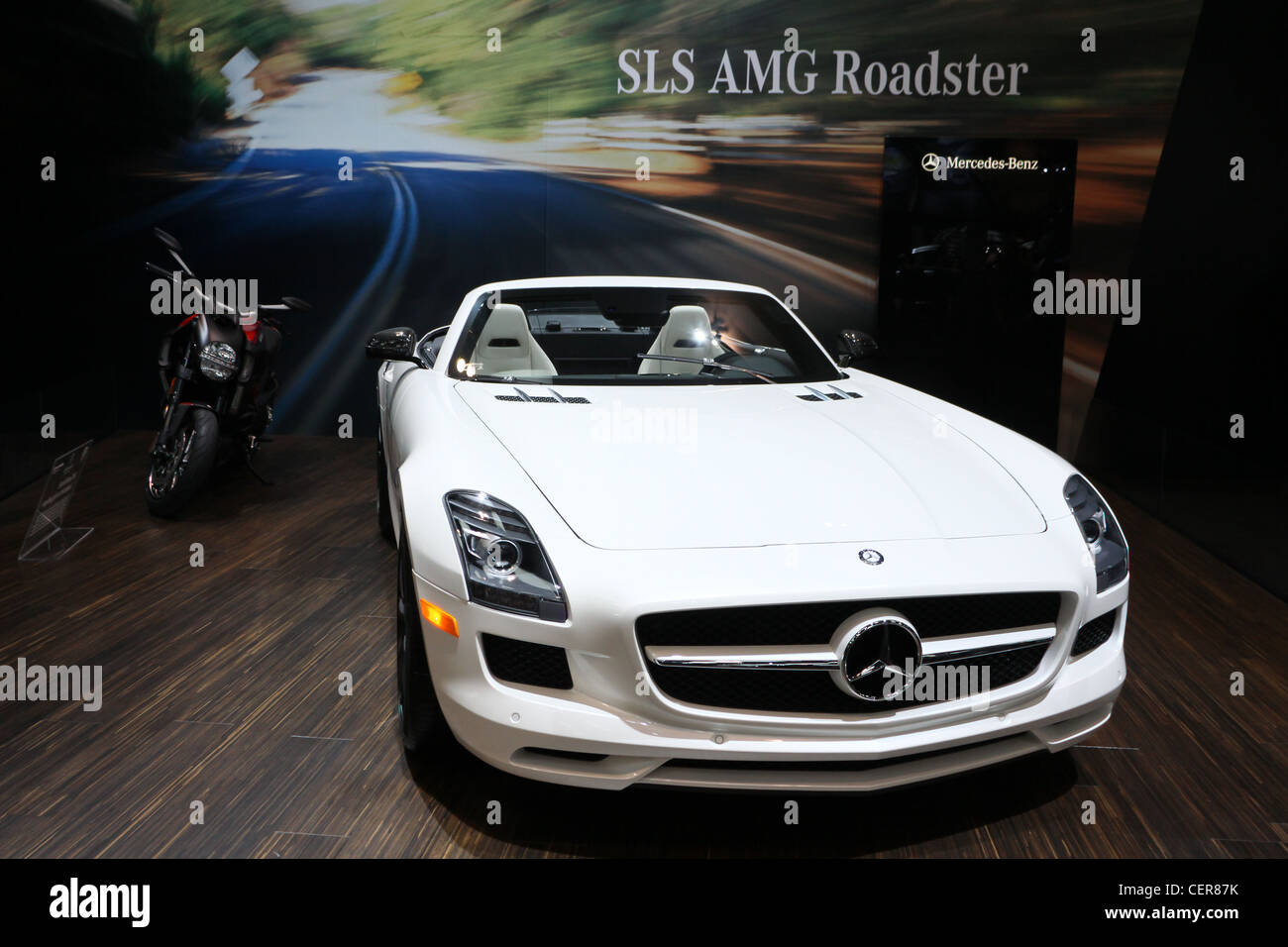 weißen Cabrio Mercedes Benz Sls Amg Roadster Stockfoto