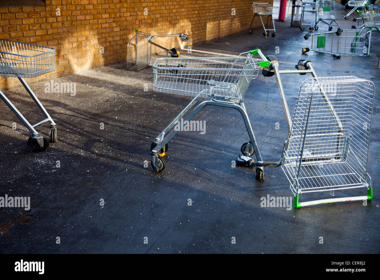 Verworfen, Asa Trolley auf Grundstück in Wandsworth - London UK Stockfoto