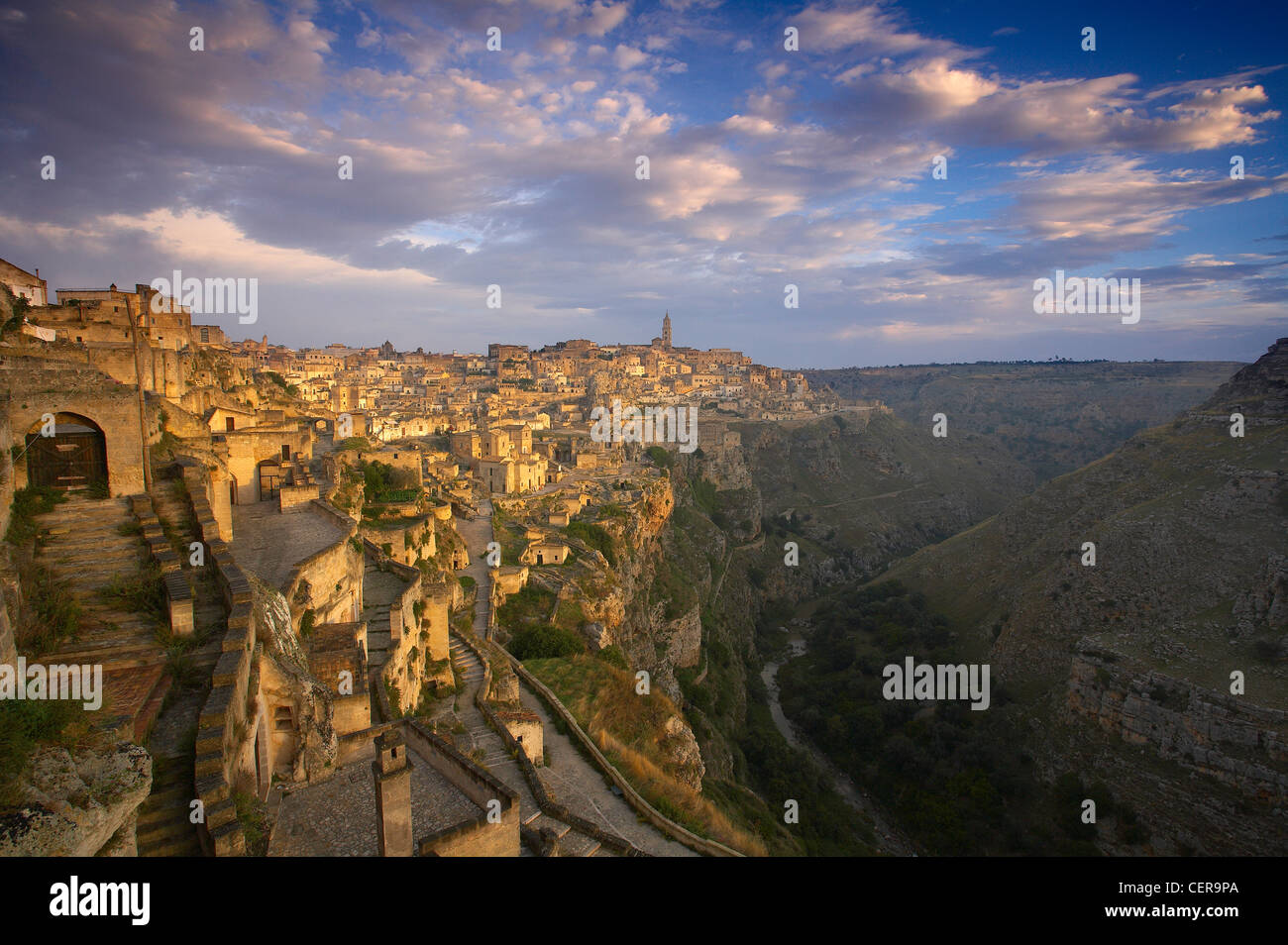 Morgendämmerung auf die Sassi in Matera (UNESCO-Weltkulturerbe), Basilikata, Italien Stockfoto