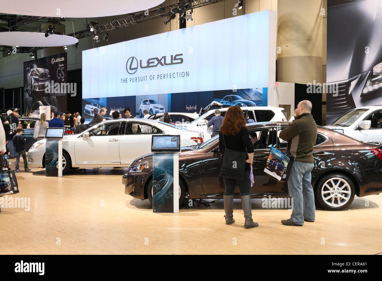 Lexus Autos teuer Display showroom Stockfoto