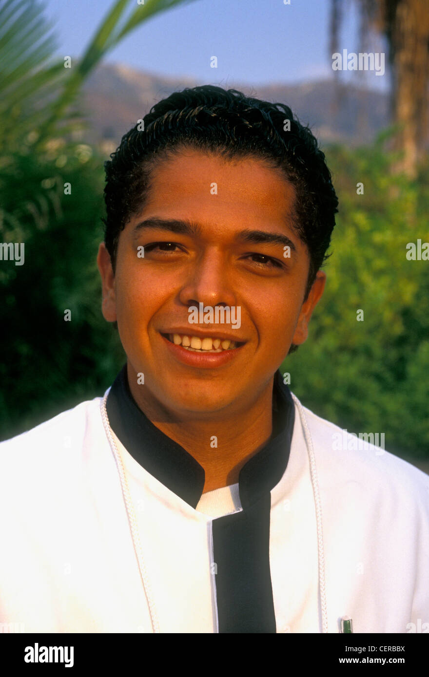 1, 1, mexikanische, mexikanische, Mann, erwachsener Mann, Barkeeper, Kellner, Augenkontakt, front, Ansicht, Convention Center, Acapulco, Guerrero, Mexiko Stockfoto