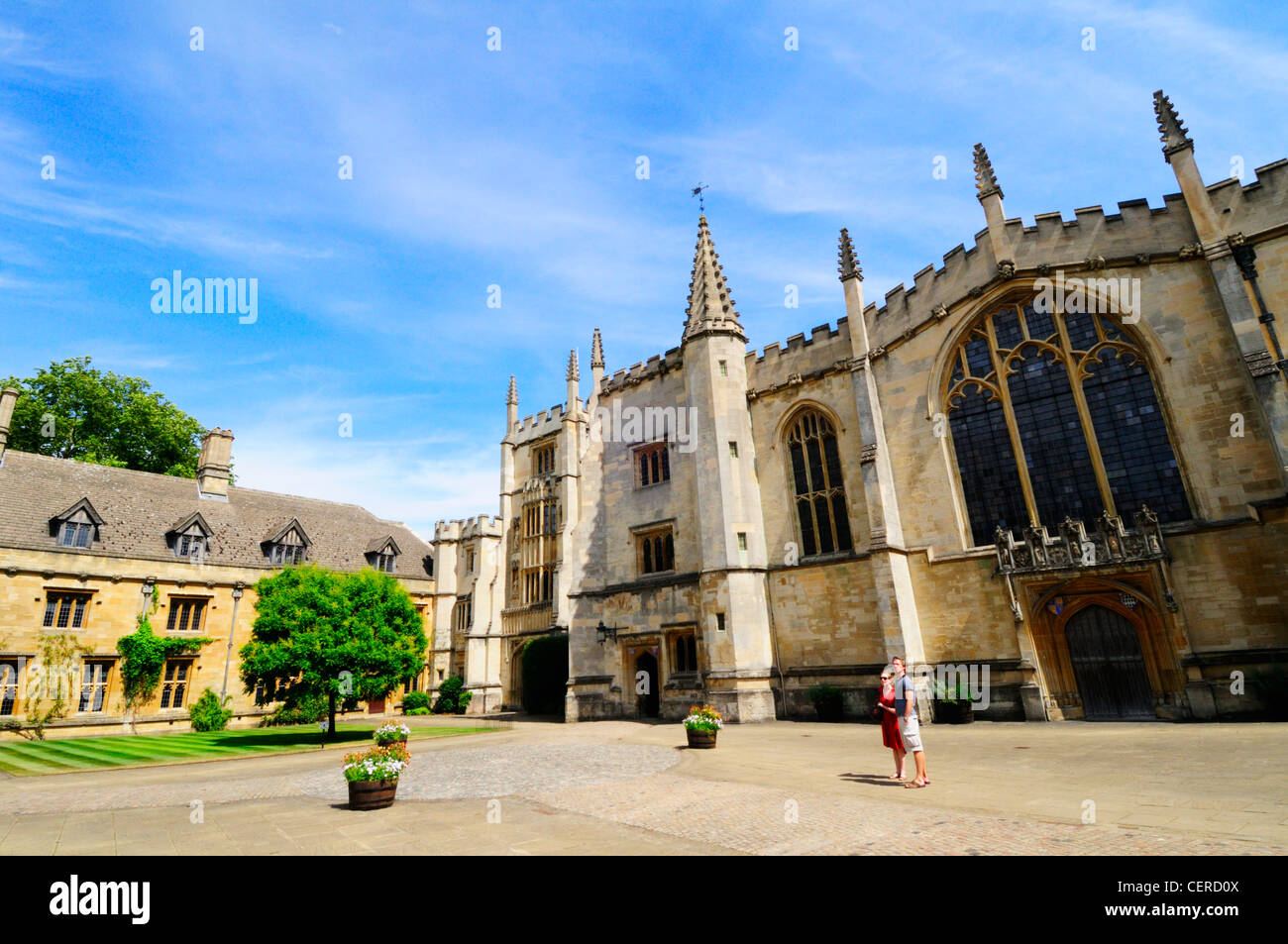 Ein paar Sehenswürdigkeiten in St. Johns Quad außerhalb der Kapelle, des Gründers Turm und Präsidenten Unterkünfte am Magdalen College, einer der t Stockfoto