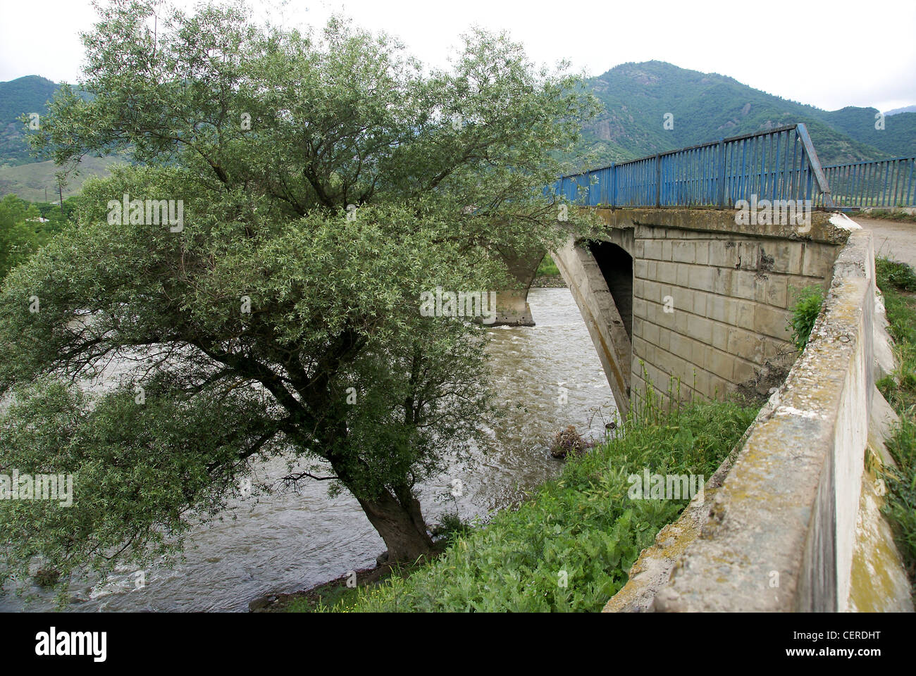 Georgien, The Kura (Mtkwari) Fluss Stockfoto