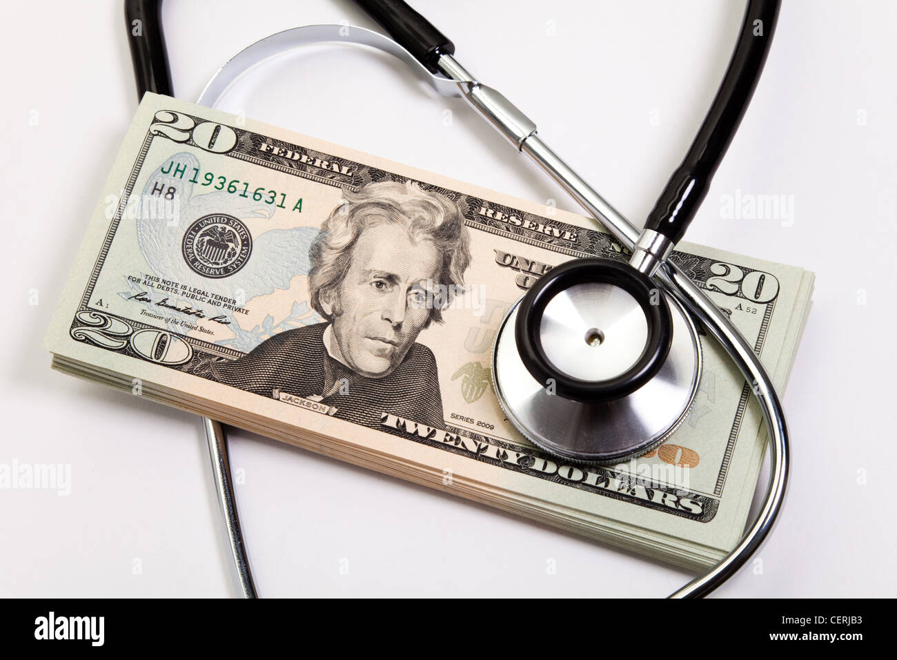 Stethoskop und Dollar, Konzept der finanziellen Gesundheit Stockfoto