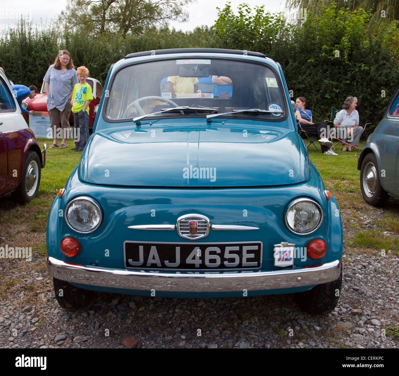 Oldtimer Fiat 500 - Originalversion bei einer Autoshow Stockfoto