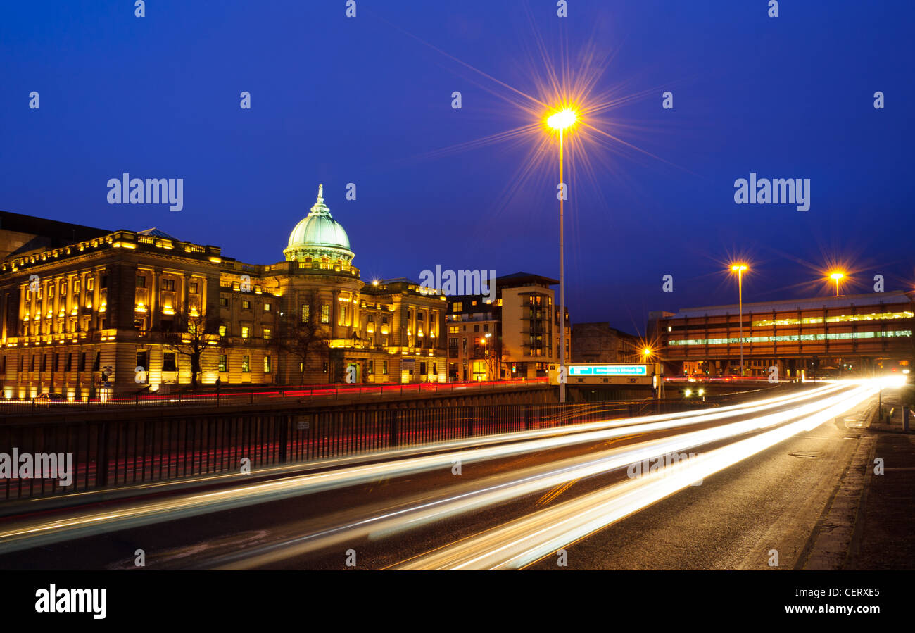 Mitchell Library, Glasgow, Schottland in der Nacht. Stockfoto