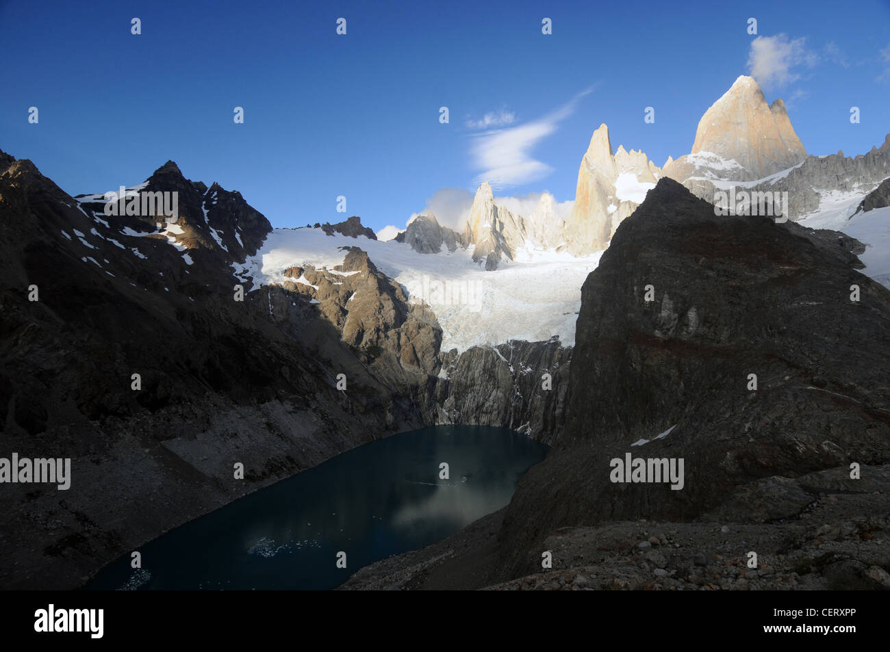 Morgenlicht auf Monte Fitz Roy (El Chalten), über dem Lago Sucia, Nationalpark Los Glaciares, Patagonien, Argentinien Stockfoto