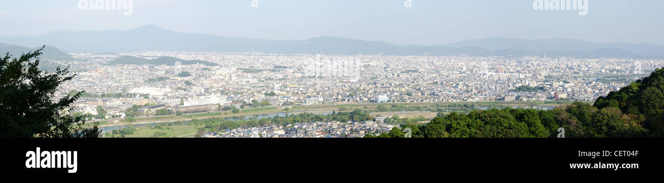 Panorama der arashiyama, Kyoto, Japan von einem Berge in der Umgebung Stockfoto