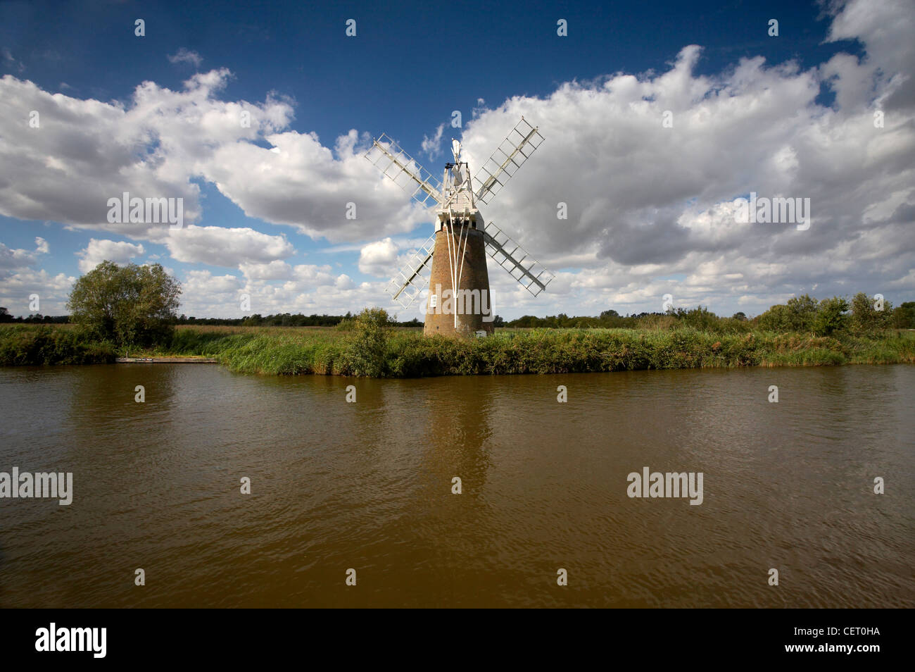 Turf Moor Windmühle auf dem Fluss Ant. Stockfoto
