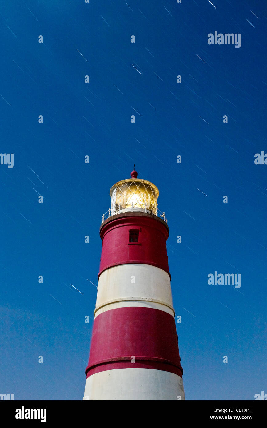 Happisburgh Leuchtturm in der Nacht an der Küste von Norfolk. Stockfoto