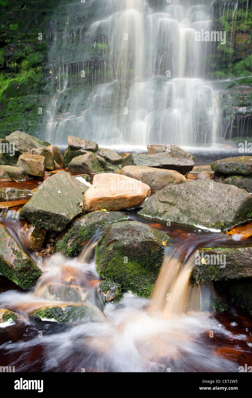 Schwarz-Clough fällt in der Peak District National Park. Stockfoto