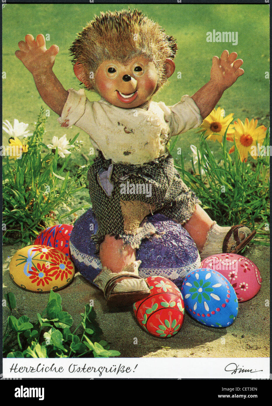 Postkarte gedruckt in Deutschland, zeigt die Igel (Mecki) und Easter Eggs, ca. 1981. Deutscher Text: Frohe Ostern. Stockfoto