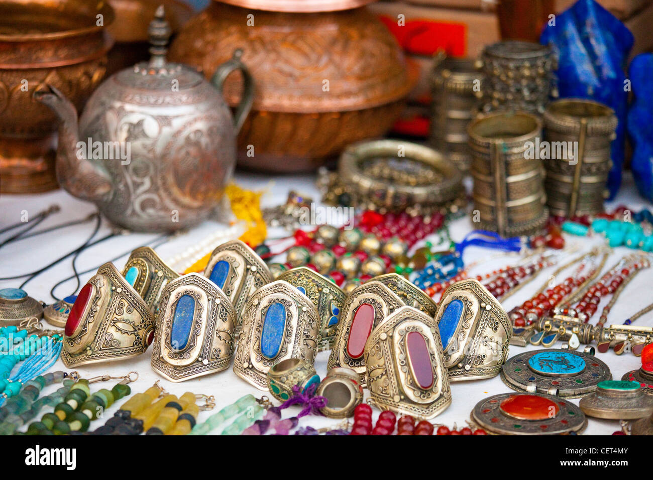 Souvenirs in einem Markt in Islamabad, Pakistan Stockfoto