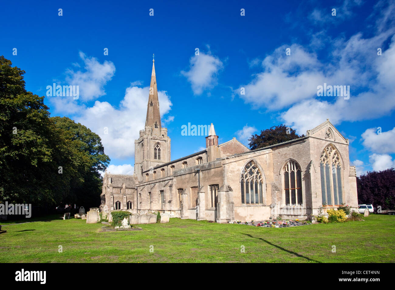 Die Kirche St. Leonard in Leverington. Der Turm befindet sich auf Turm aus dem 13. Jahrhundert und erhebt sich bis zu einer Höhe von 162 Fuß. Stockfoto