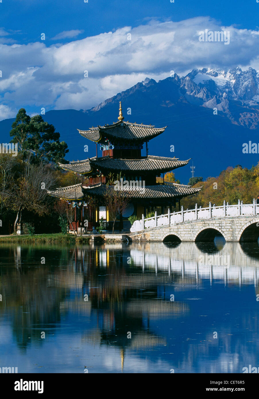 Black Dragon Pool, Jade Dragon Snow Mountain, Lijiang, Yunnan Provinz, China Stockfoto