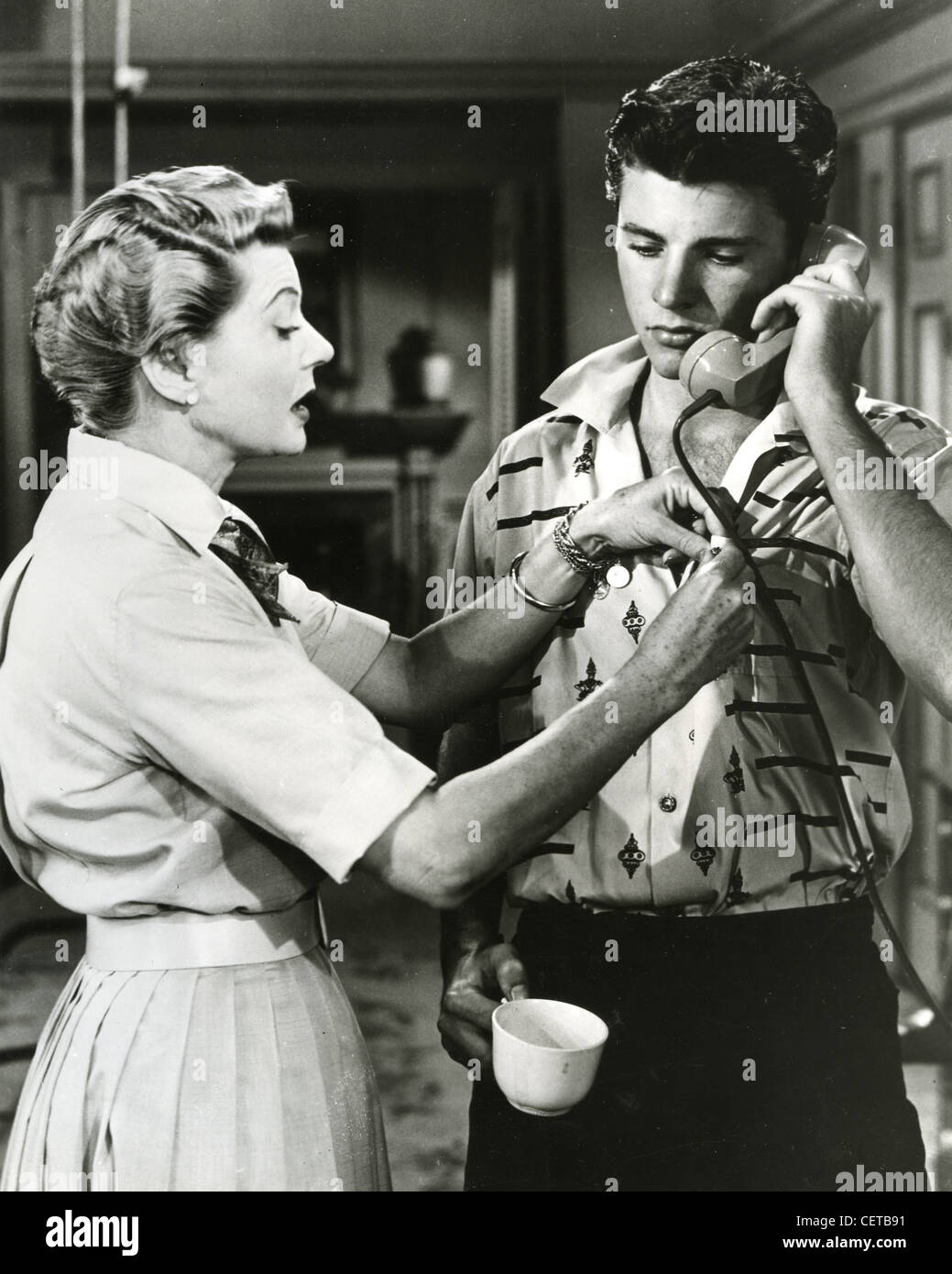 DIE Abenteuer von OZZIE und HARRIET - Ricky Nelson und Harriet Hilliard in US-Fernsehserie (1952-1966) Stockfoto