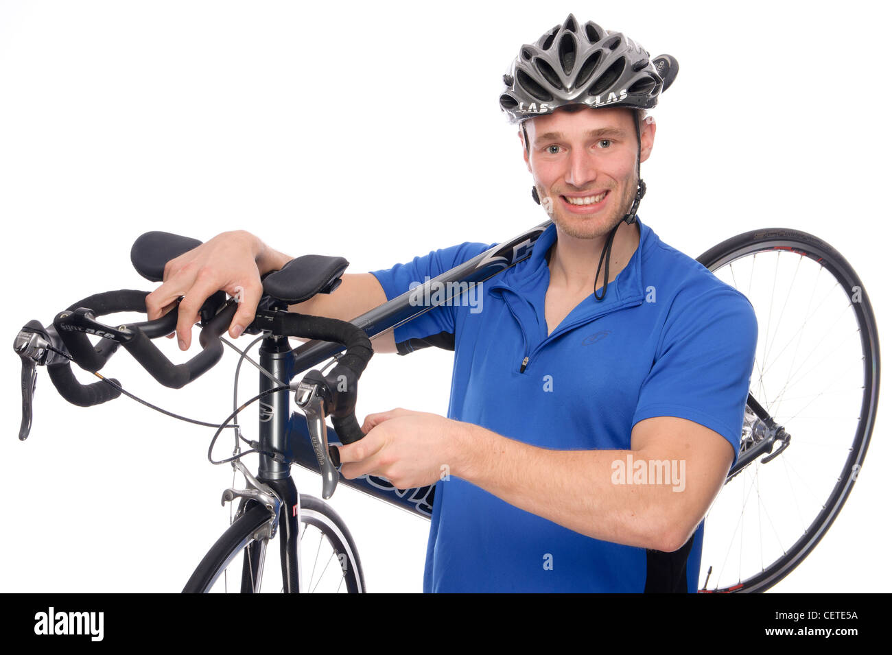 Junger Mann mit Fahrrad vor weißem Hintergrund Stockfoto