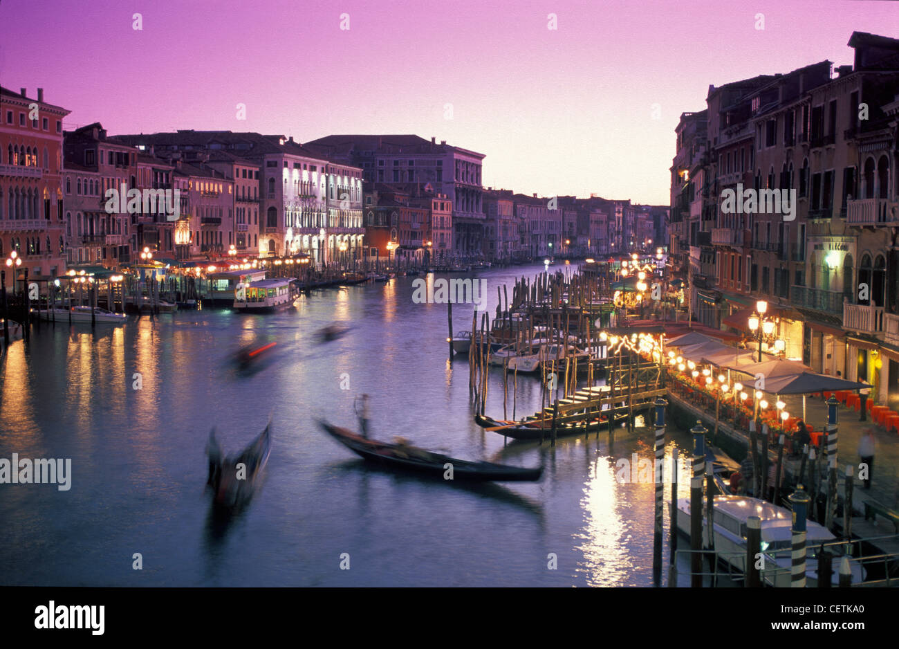 Sonnenuntergang am Canal Grande bei Rialto, Venedig, Italien Stockfoto