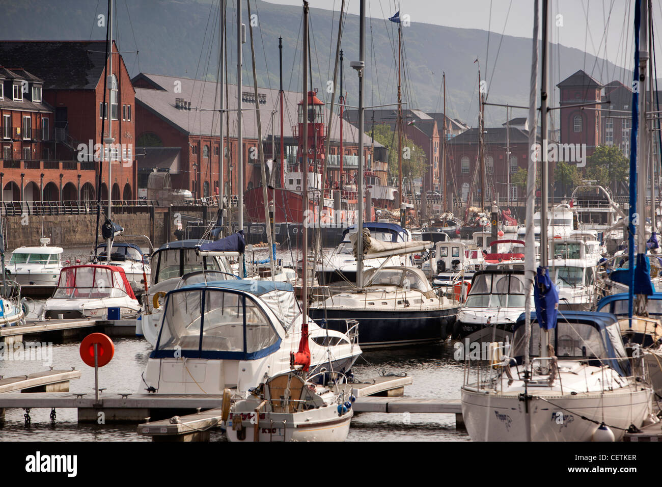 Großbritannien, Wales, Swansea, Maritime Viertel Boote vertäut im Hafen Stockfoto