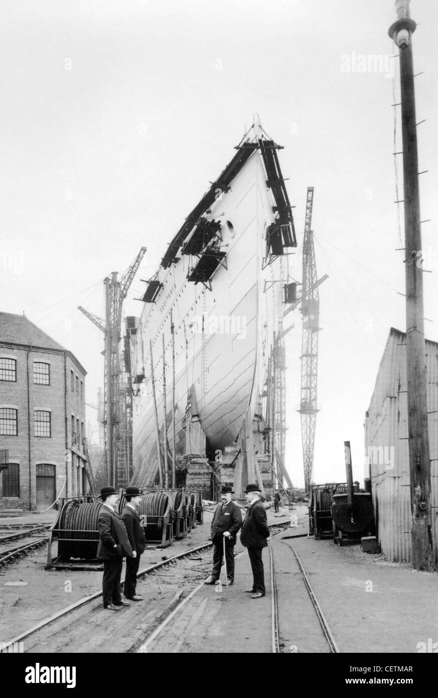 JOHN BROWN Werft, Clydebank, Glasgow, im Jahr 1911 mit den Eigentümern posiert vor der S.S. Aquitania im Bau Stockfoto
