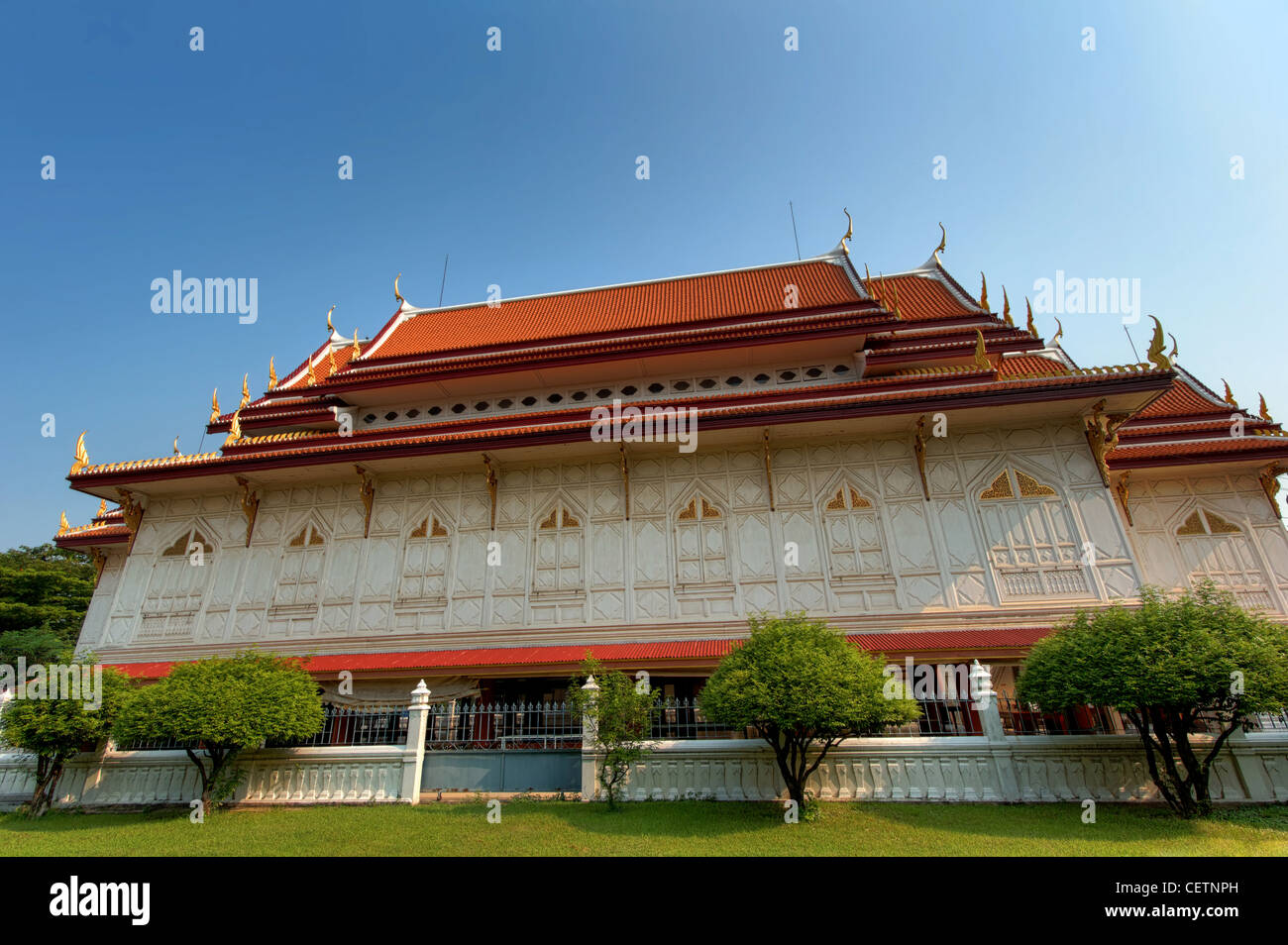 Teakholz Viharn Sala Kanparian am Wat Ratchathiwat Ratchaworawiharn, Bangkok, Thailand Stockfoto
