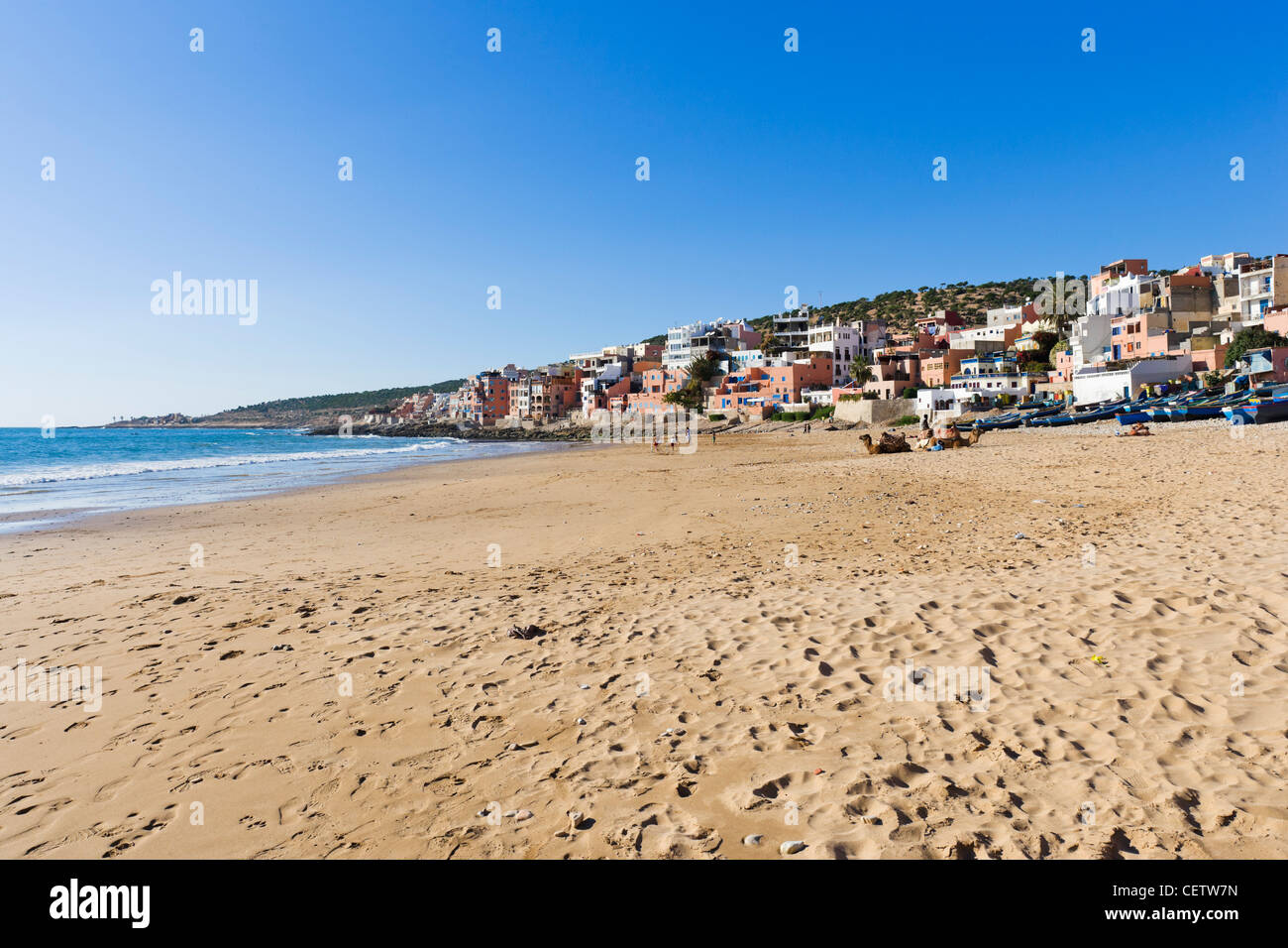 Stadtstrand in Taghazout, nördlich von Agadir, Marokko, Nordafrika Stockfoto