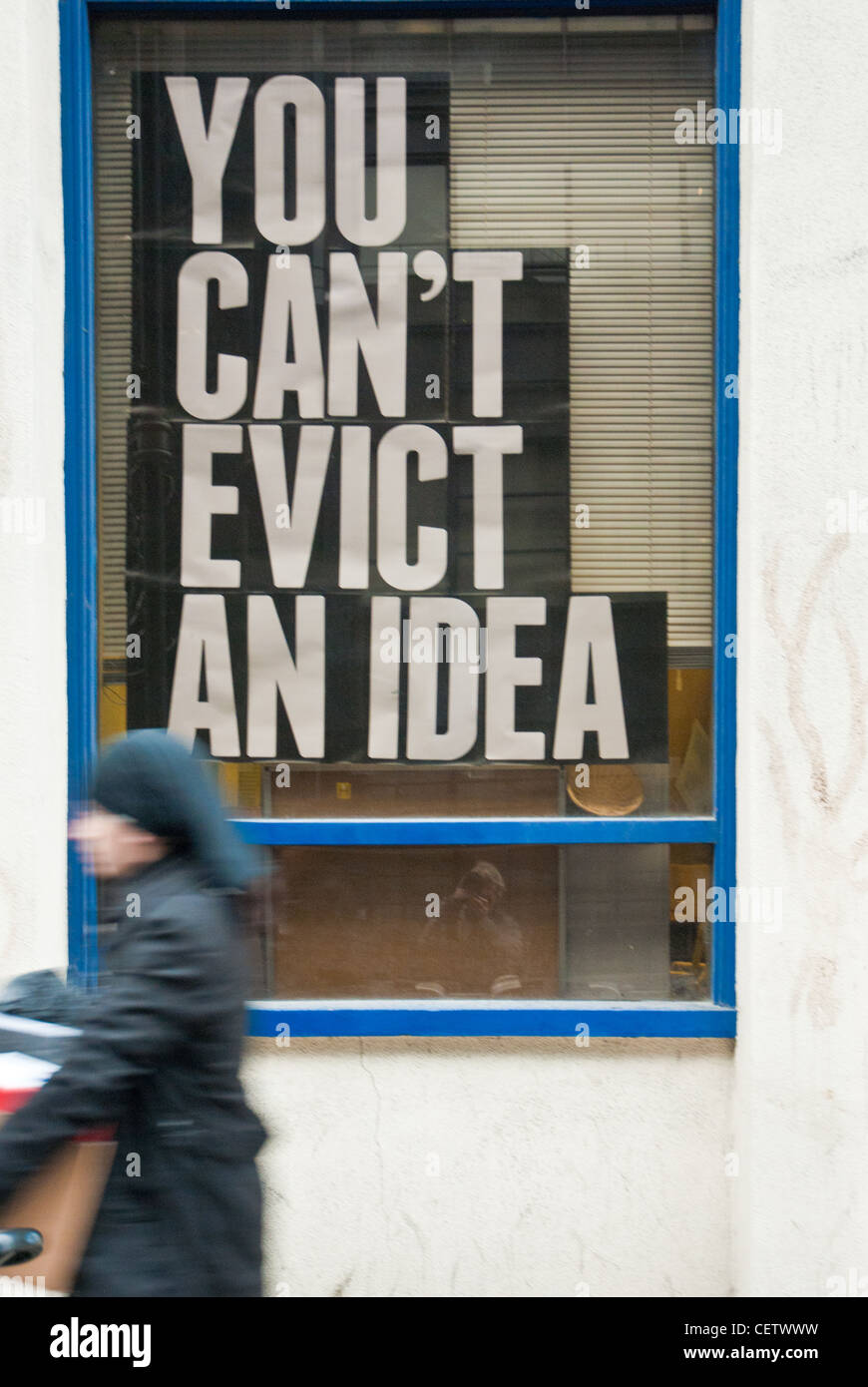 UK poster Belegen in einer Bank Gebäude durch Demonstranten "Du kannst nicht eine Idee gewaltsam besetzten" als Protest gegen Besatzer wurden von Räumung bedroht. Stockfoto