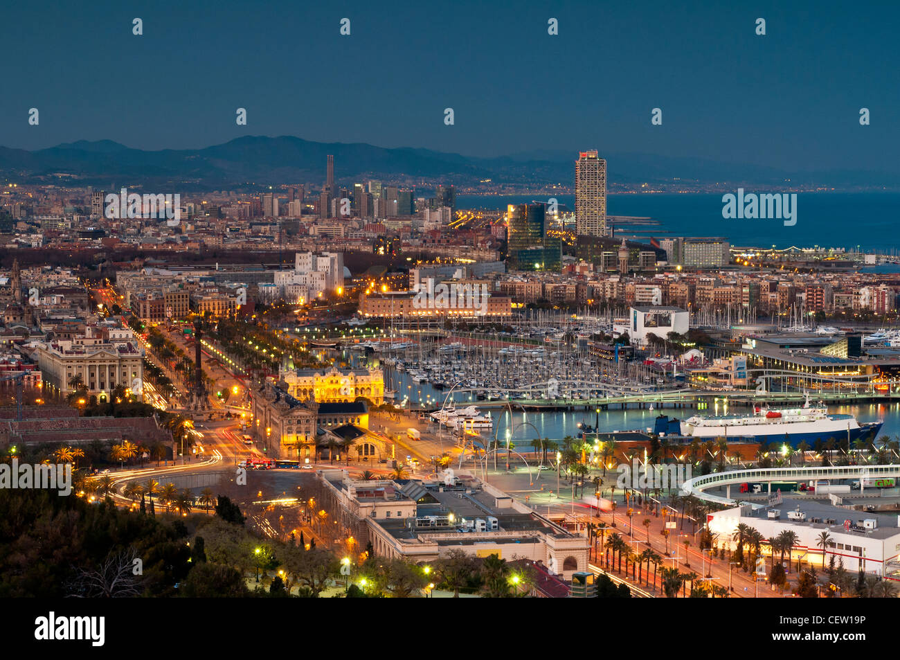 Panorama Blick bei Sonnenuntergang vom Montjuic über Port Vell, Barcelona, Katalonien, Spanien Stockfoto