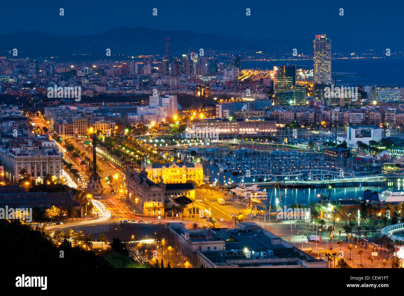 Panoramablick in der Nacht vom Montjuic über Port Vell, Barcelona, Katalonien, Spanien Stockfoto