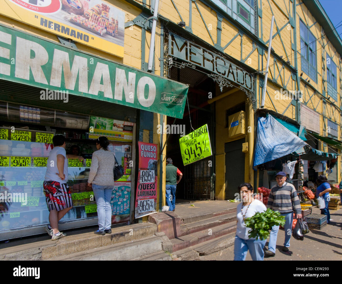 ValparaIso, Chile. Süd-Amerika. Außerhalb beherbergt das Gebäude, das Mercado Cardonal (Cardonal Markt). Stockfoto