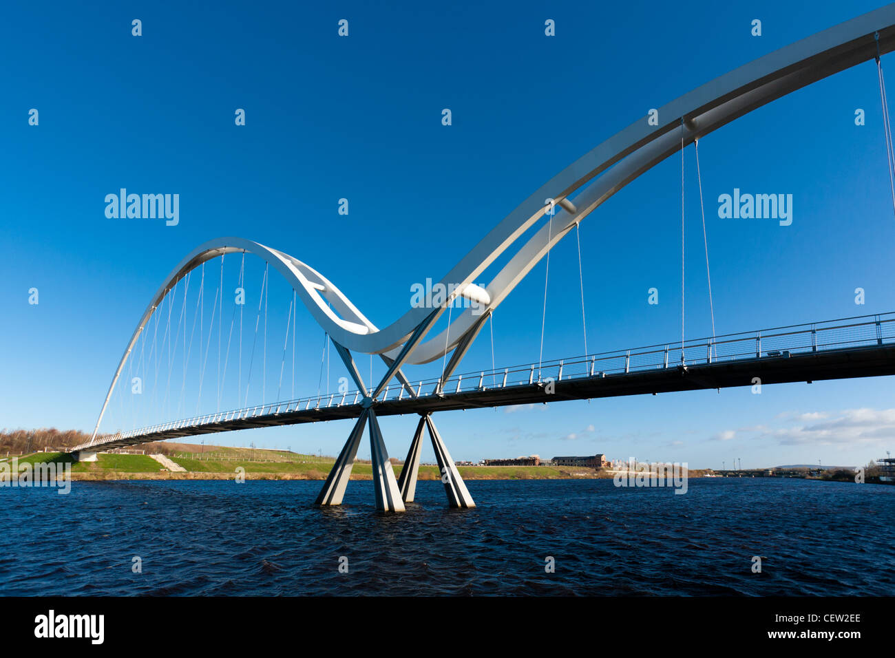 Infinity-Brücke überspannt den Fluss Tees bei Stockton-on-Tees Stockfoto