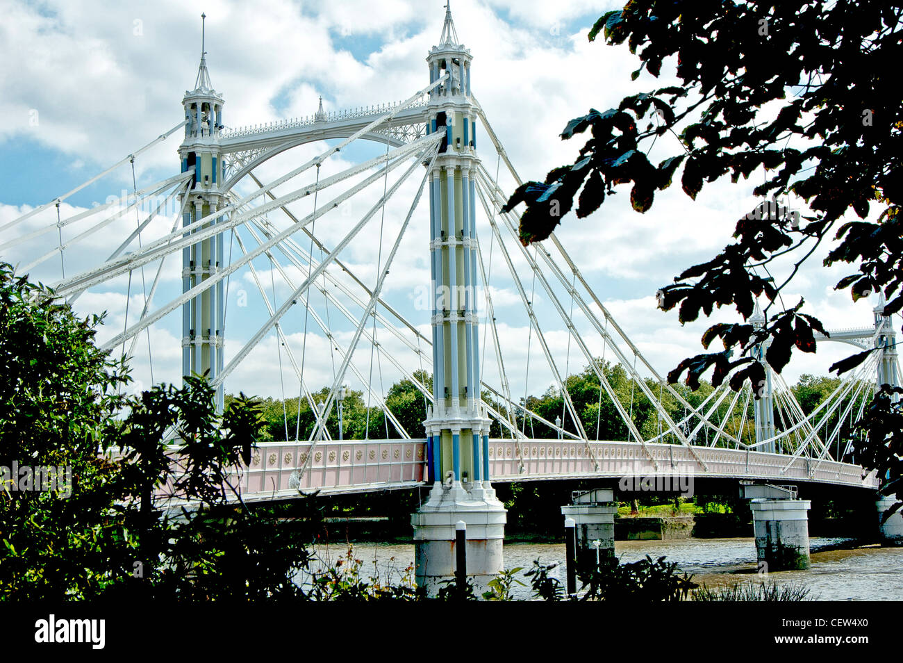 Albert Bridge in London, Chelsea und Battersea verbinden Stockfoto