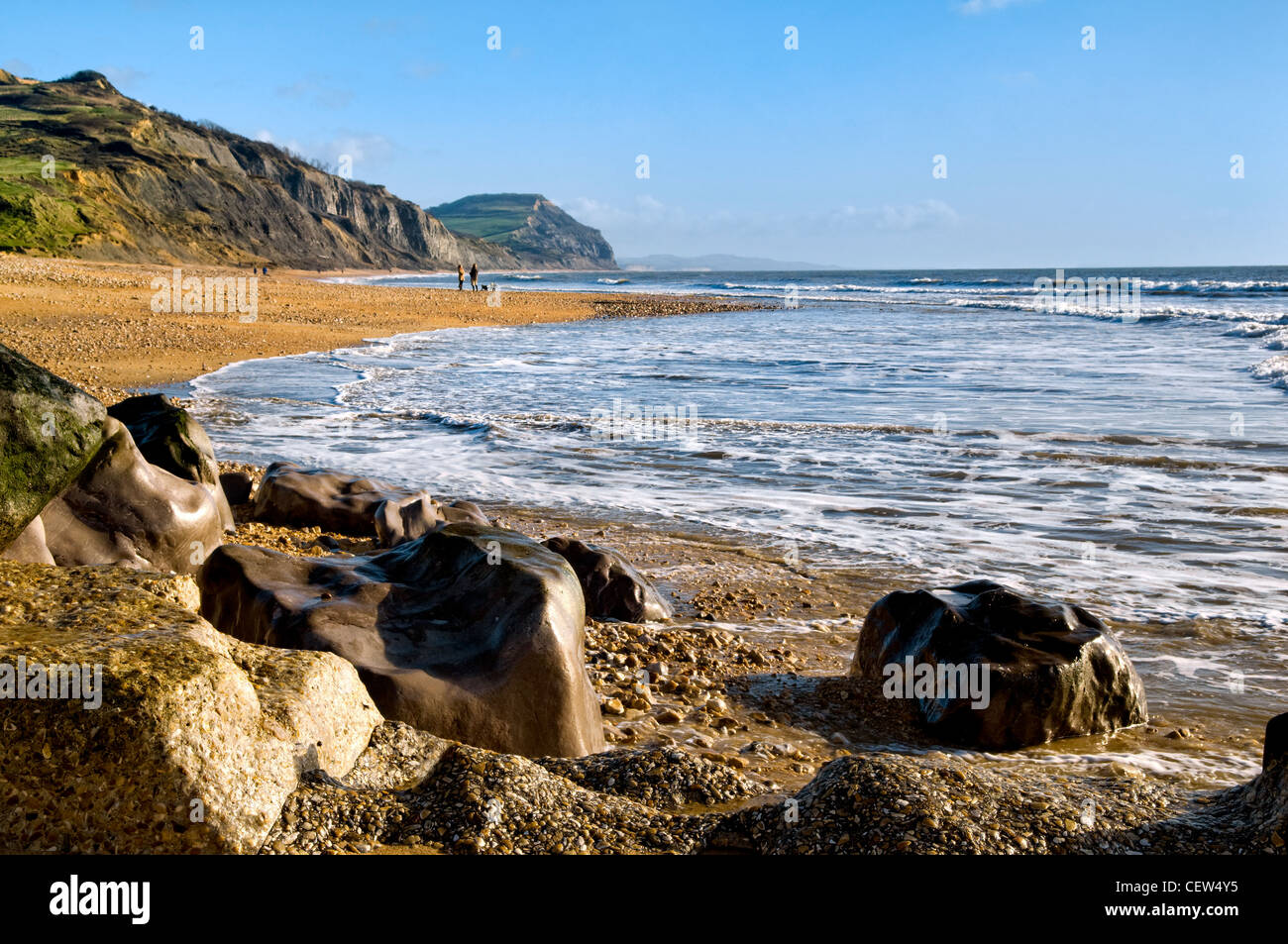 Charmouth Strand an der jurassic Küste Charmouth, Dorset, UK am sonnigen Tag im winter Stockfoto