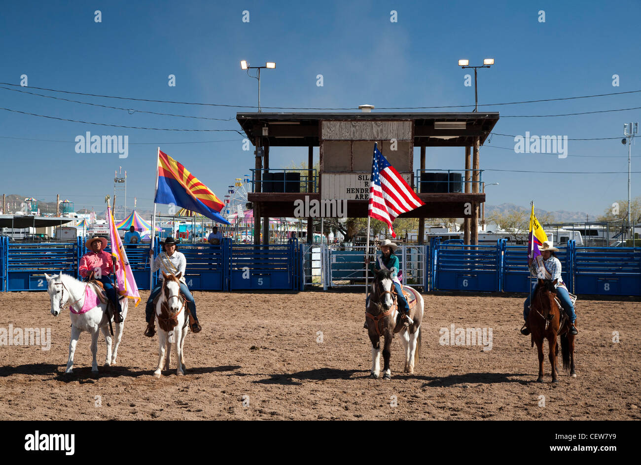 Verkauft, Arizona - Eröffnungsfeier in der Master-Klasse (ab 40 Jahren) der Tohono O' odham Nation alle indischen Rodeo. Stockfoto
