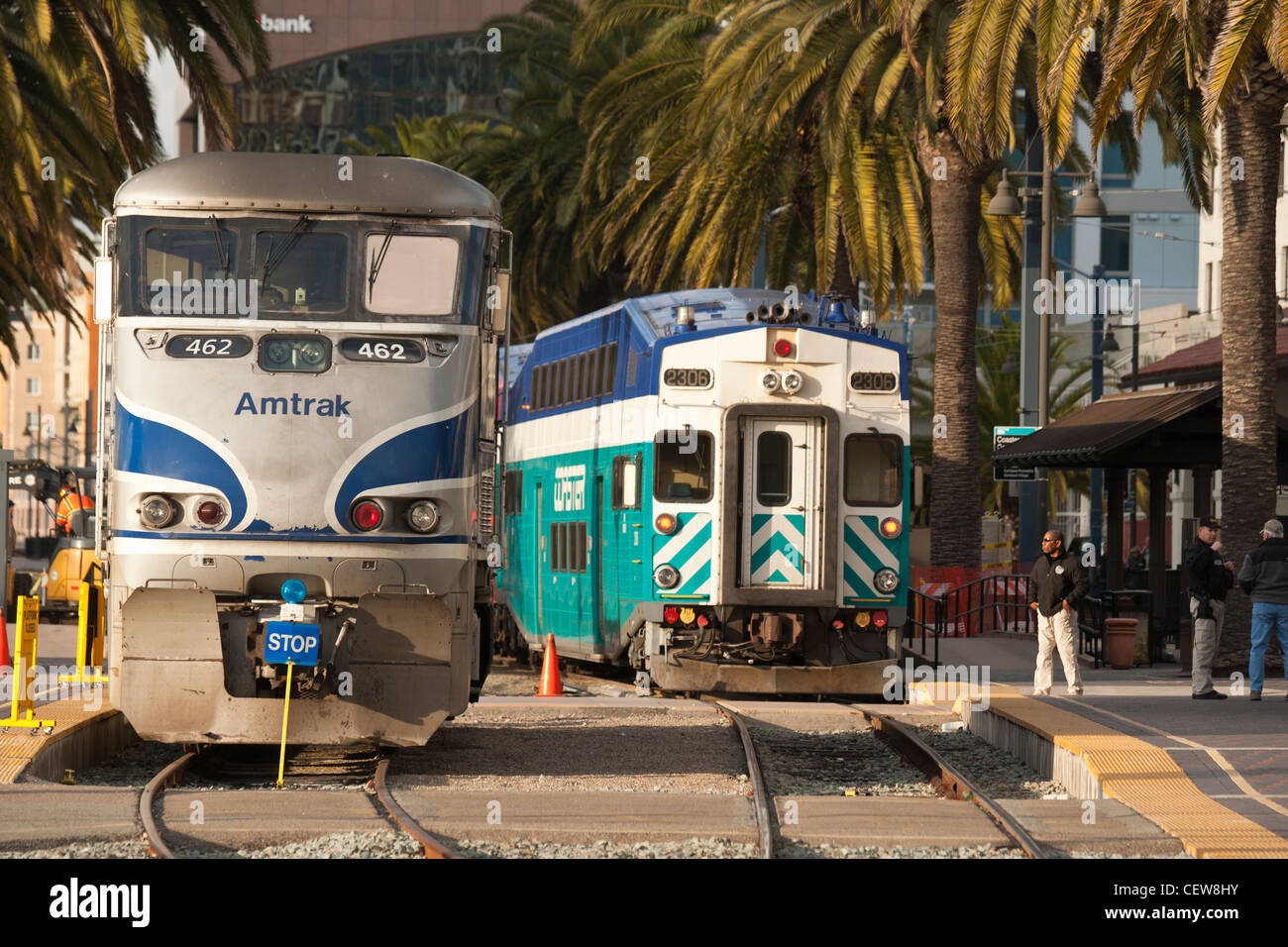 Amtrak-Züge warten außerhalb Santa Fe Railway Station-San Diego, Kalifornien, USA. Stockfoto