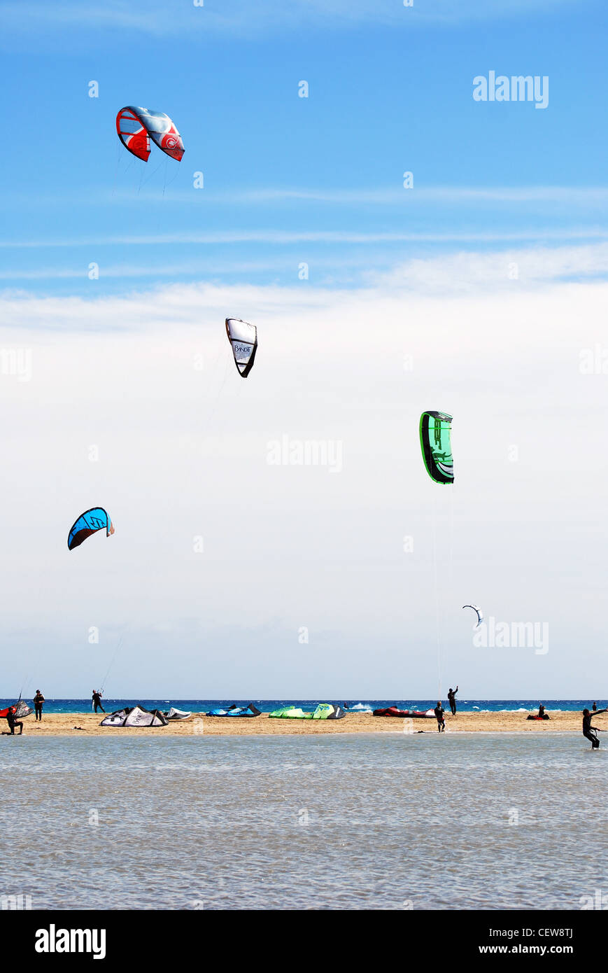 Surf-Kites auf Gorriones Strand Nummer Stockfoto
