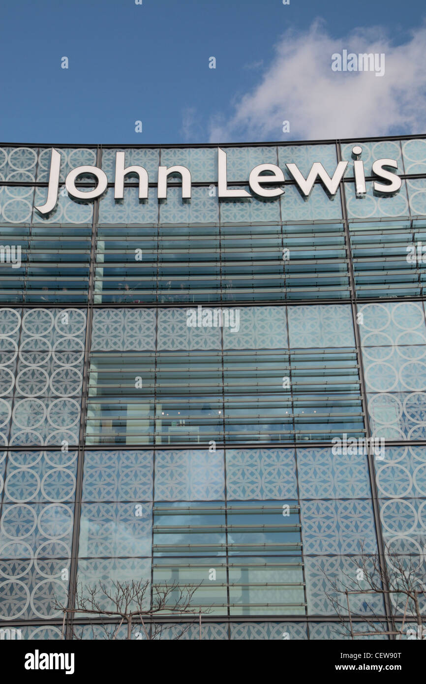 Die John Lewis Logo außerhalb der Niederlassung in Westfield Stratford City Einkaufszentrum, Stratford, London. Stockfoto