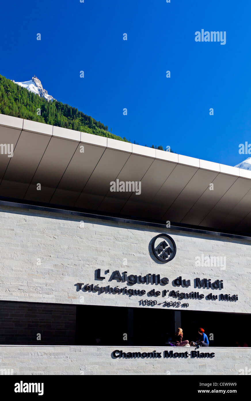 Die Talstation der Seilbahn Aiguille du Midi in Chamonix Mont Blanc in der Region Savoie der französischen Alpen Stockfoto