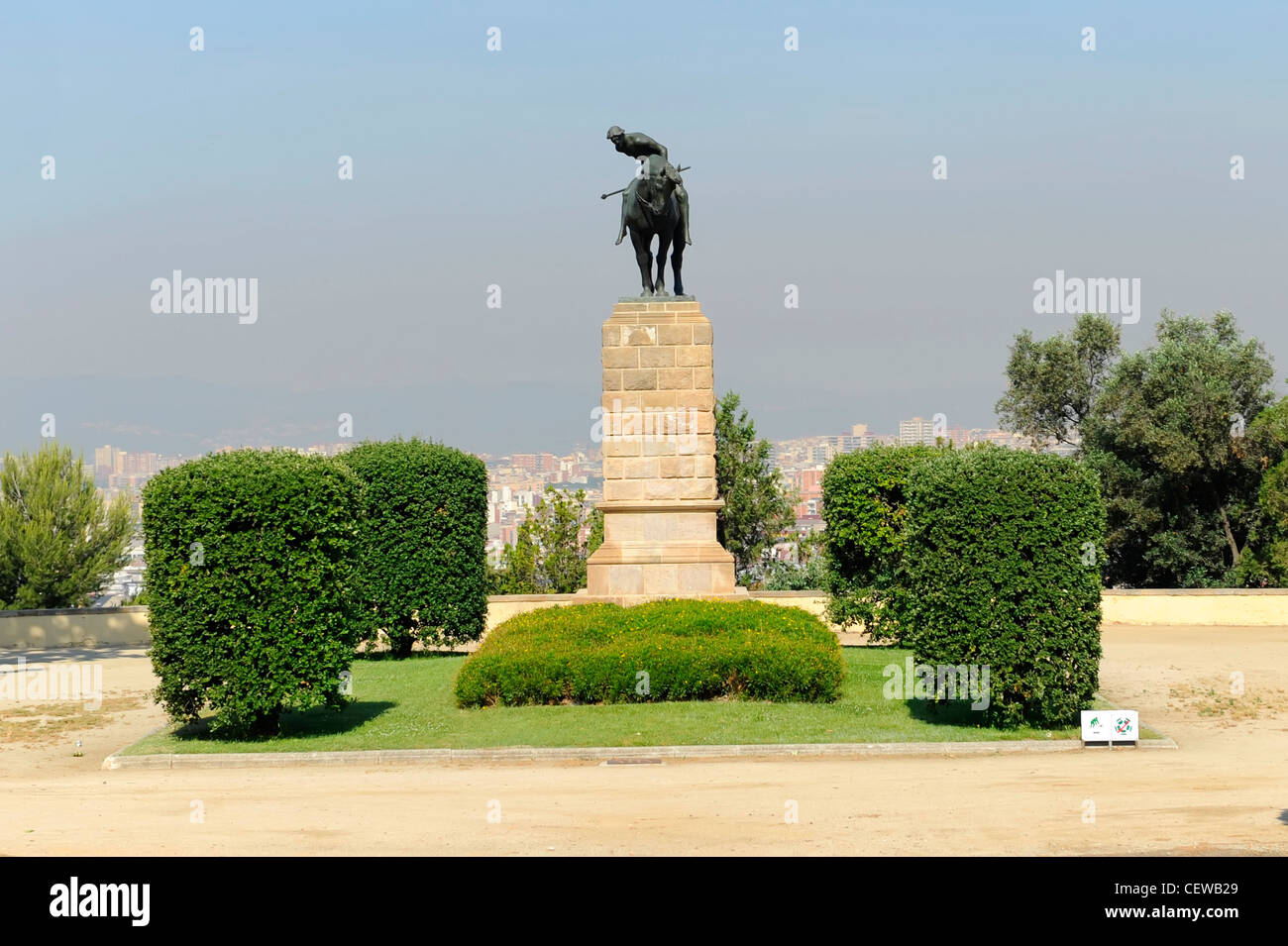 Statue mit Blick auf die Stadt Barcelona Spanien Europa Katalonien Stockfoto