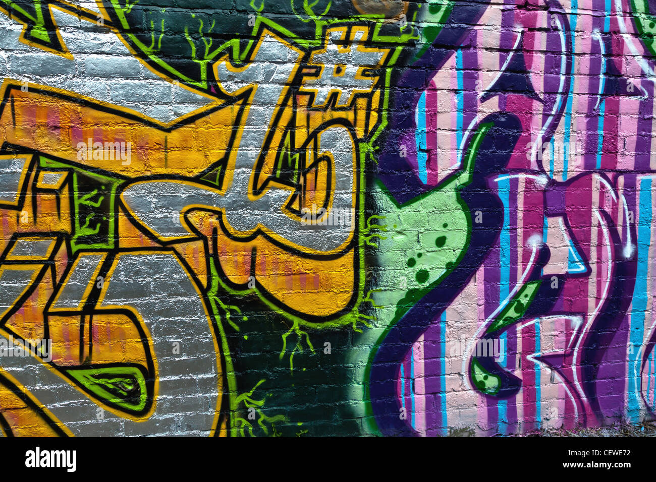 Graffiti-Bild oder an der Wand-Kunst mit obskuren Gesicht in rosa Streifen Stockfoto