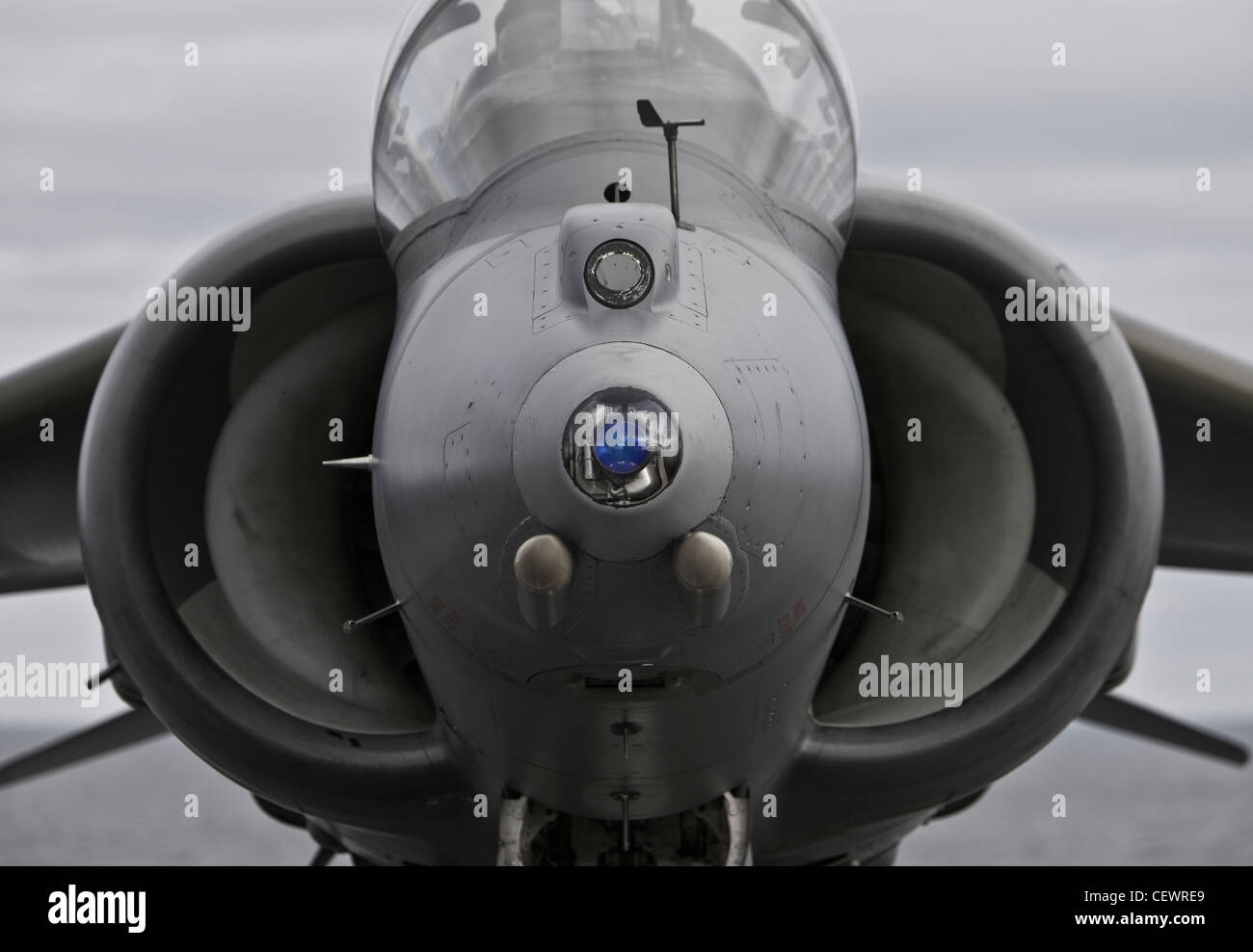 Harrier Jets auf Marine Flugzeugträger HMS Illustrius Stockfoto