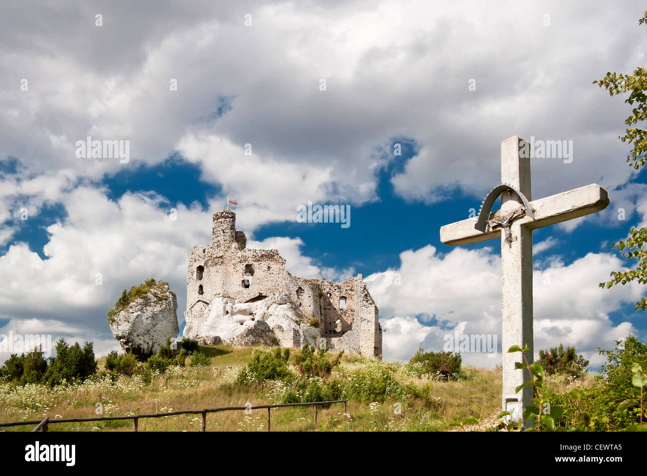 Gotischen felsigen Burgen in Polen. Touristische Route der Adlerhorst zwischen Krakau und Czestochowa. Stockfoto