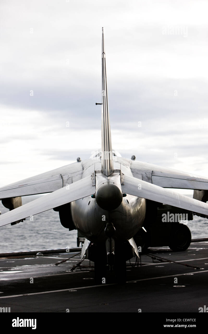 Harrier Jets auf Marine Flugzeugträger HMS Illustrius Stockfoto