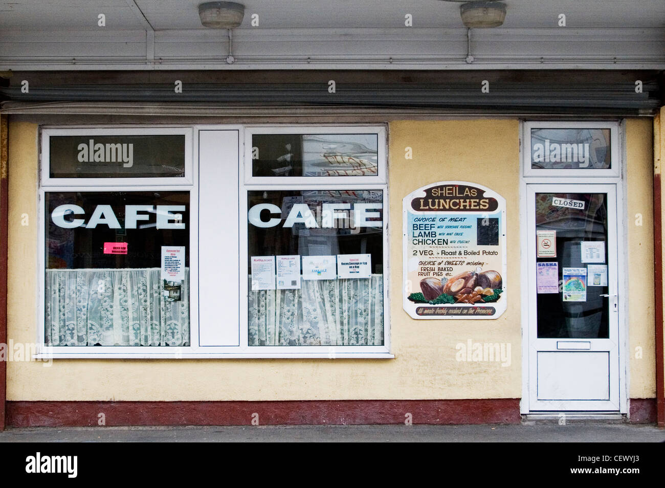 Exterieur des Café in Rhyl. Einmal einen eleganten viktorianischen Resort, gab es ein großer Zustrom von Menschen aus Liverpool und Manchester nach achtern Stockfoto