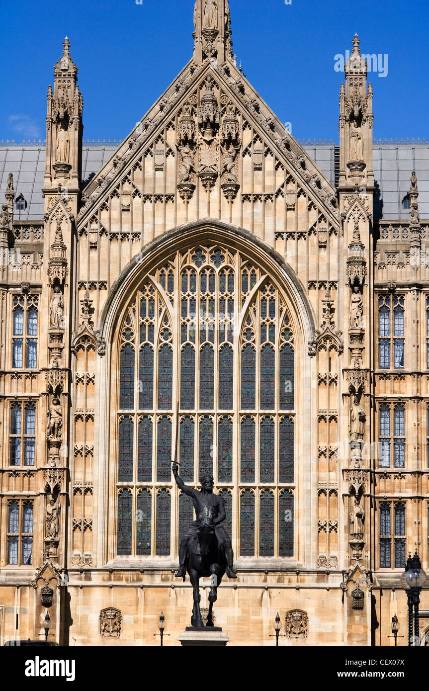 Richard Löwenherz-Statue vor Westminster Palace. Stockfoto