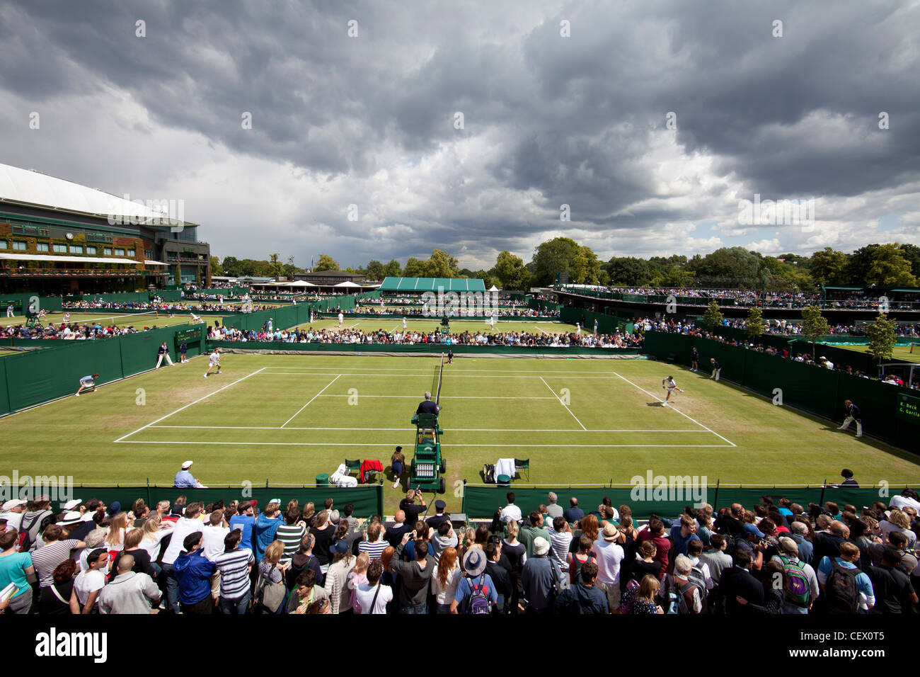 Gesamtansicht der äußeren Gerichte auf The Championships Wimbledon Tennis Stockfoto